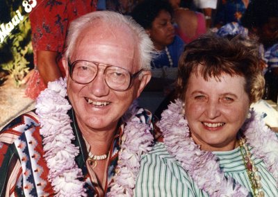 05 Doug and Margaret in Maui, 1985.jpg