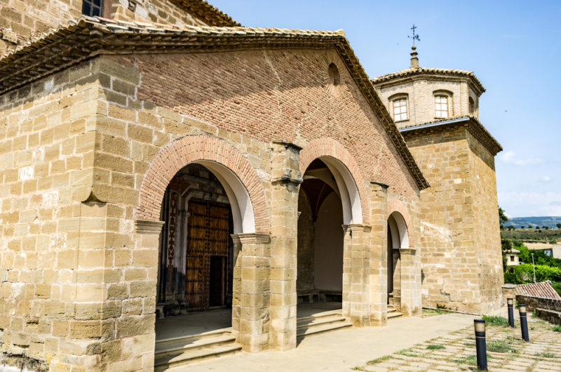 Fachada de la iglesia