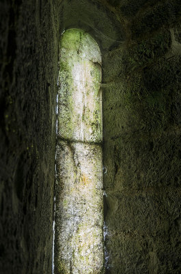 Ventana con alabastro en la Cripta