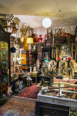 Interior tienda de antigedades