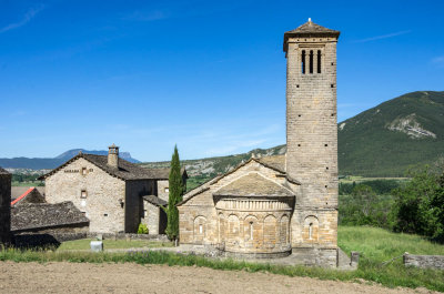 Iglesia de San Pedro de Lárrede