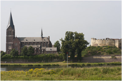 de kerk en de rune van kasteel Keverberg