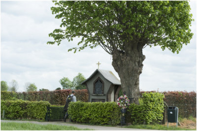 Sint-Corneliuskapel met wegkruis