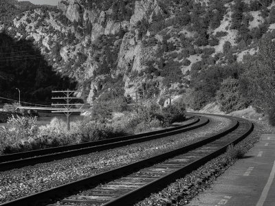 Late afternoon tracks into Glenwood Canyon