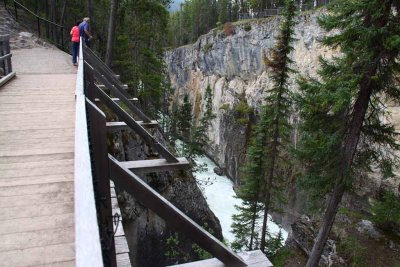 Sunwapta Falls and River