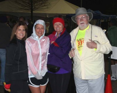 6:00 AM, 48 deg, 30 min from start, apparently even the camera man had some shivers