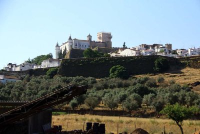 En Route to Quinta do Carmo - Dona Maria