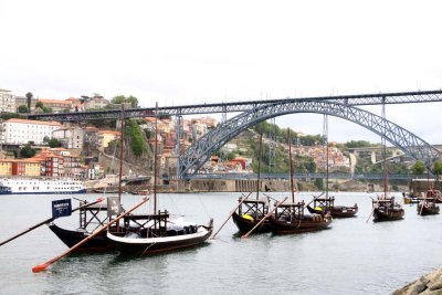 Scenes of Porto Along the Douro