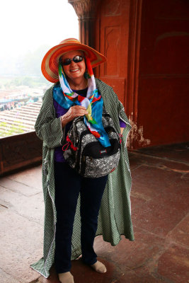 APPROPRIATE DRESS AND NO SHOES ARE REQUIRED AT JAMA MASJIB