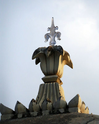 BELGIAN CRYSTALS ON TOP OF SPIRES