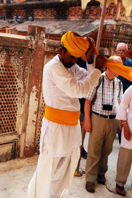 HOW TO TIE A TURBAN