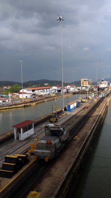 APPROACH AND TRANSIT OF THE MIRAFLORES LOCKS
