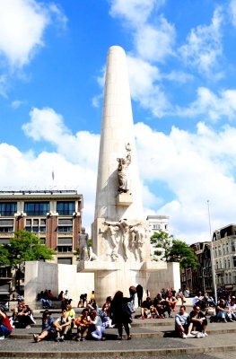 NATIONAL MONUMENT TO WWII VICTIMS - DAM SQUARE