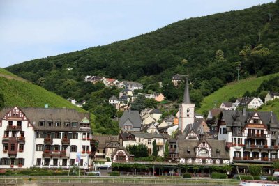 CRUISING TOWARD MILTENBERG