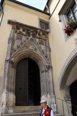 OLD TOWN HALL (ALTES RATHAUS)