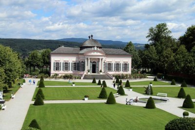 THE ABBEY PARK AND BAROUE PAVILION