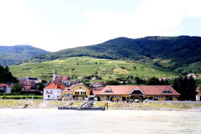 CRUISING THE WACHAU