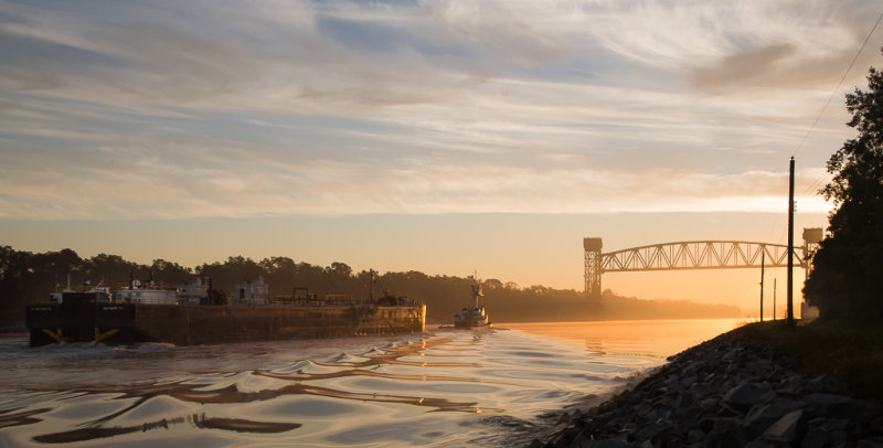 BargeAtSunrise-4240.jpg