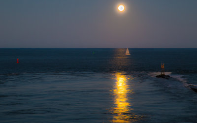 Moon and Sail-8697.jpg