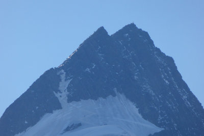 Climbers on Grossglockner peak (30x zoom)