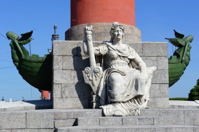Sculpture at the foot of the south of the rostral columns