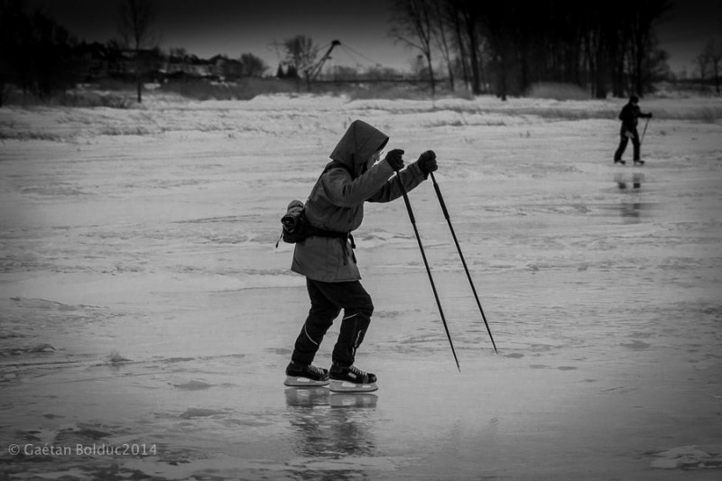 Patineurs sur le fleuve_Skaters on the River