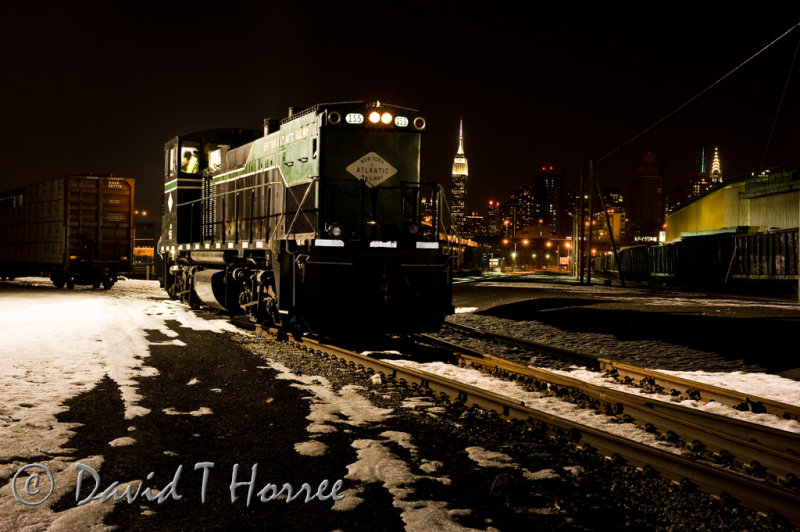 New York and Atlantic RS70 at Long Island City (In the shadow of Gotham)