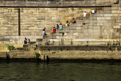 Parisians Relax Along the Seine 2810.jpg