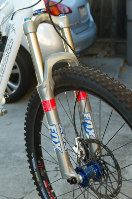 Front shock, Fox Float RL (full shot, other side)