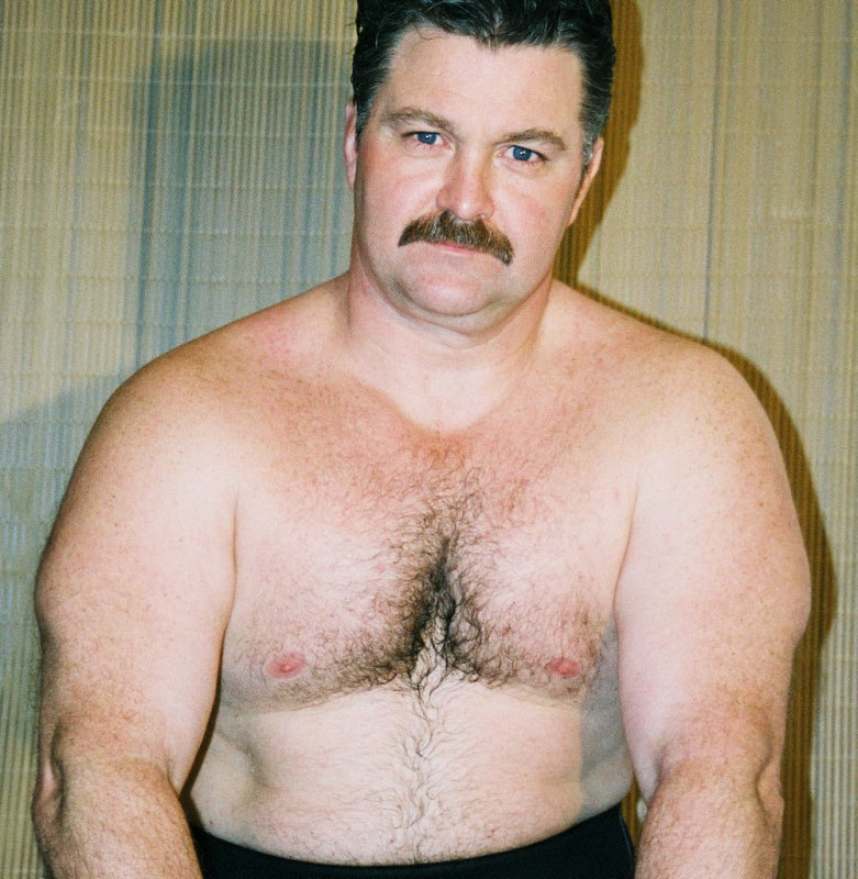 powerlifters huge hairy chest.jpg