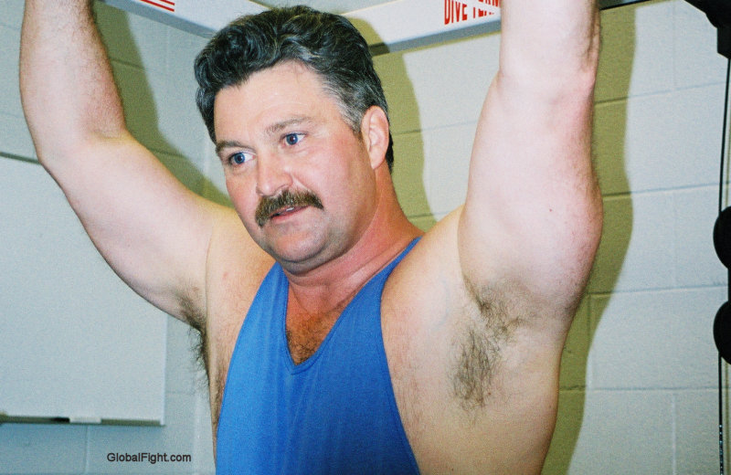 sweaty armpits