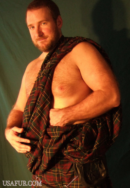 irish men gay club.jpg