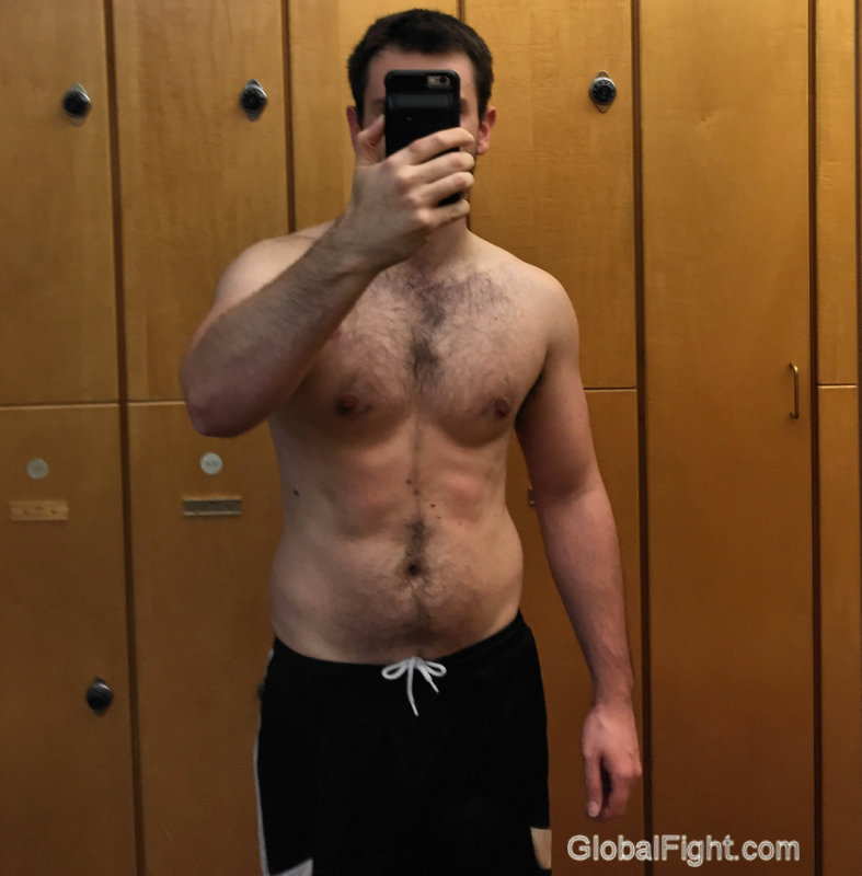 hairy dude gym selfie.jpg