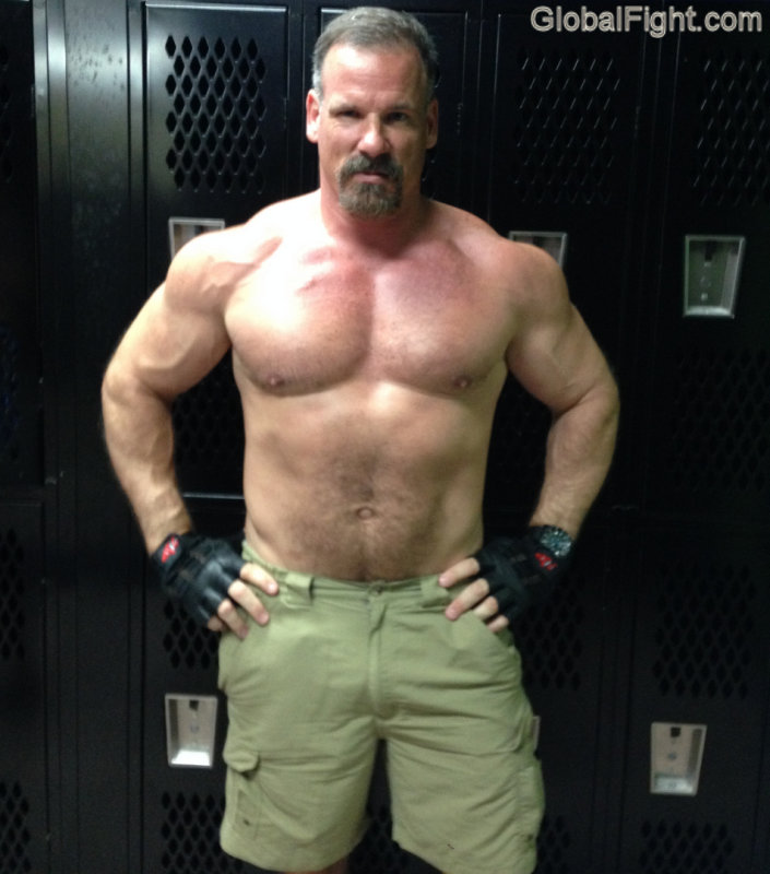 hairy muscleman gym selfie.jpg