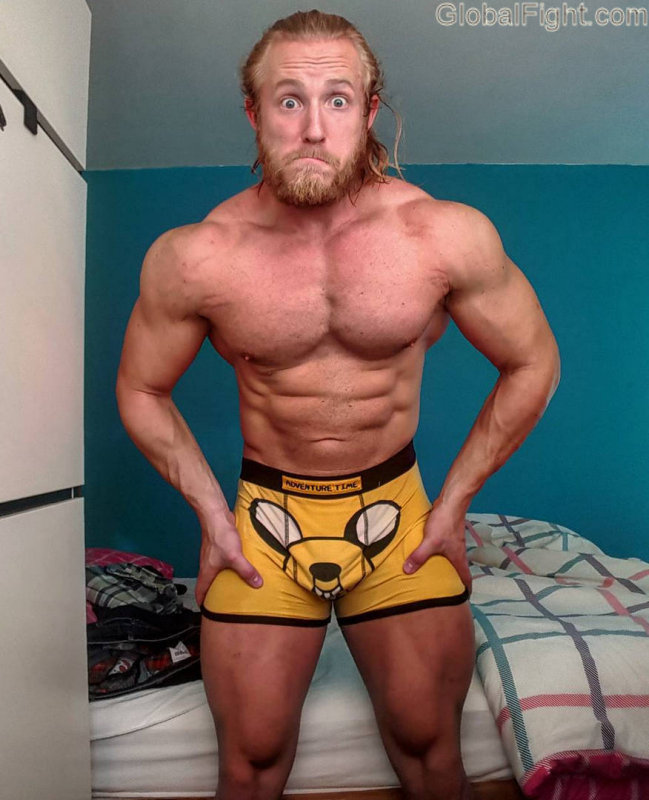 bearded huge muscleman.jpg