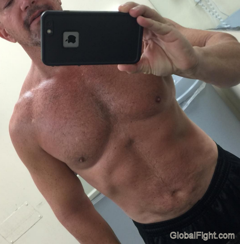 bodybuilder selfies gallery.PNG