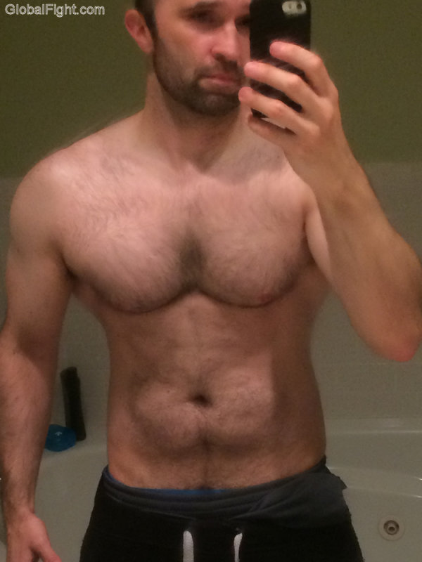 hot man gym selfie.jpg