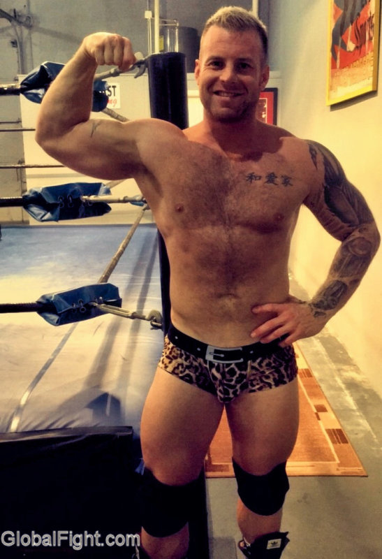 hot musclejocks showingoff.jpg