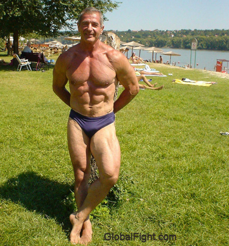 hot muscleman beach.jpg