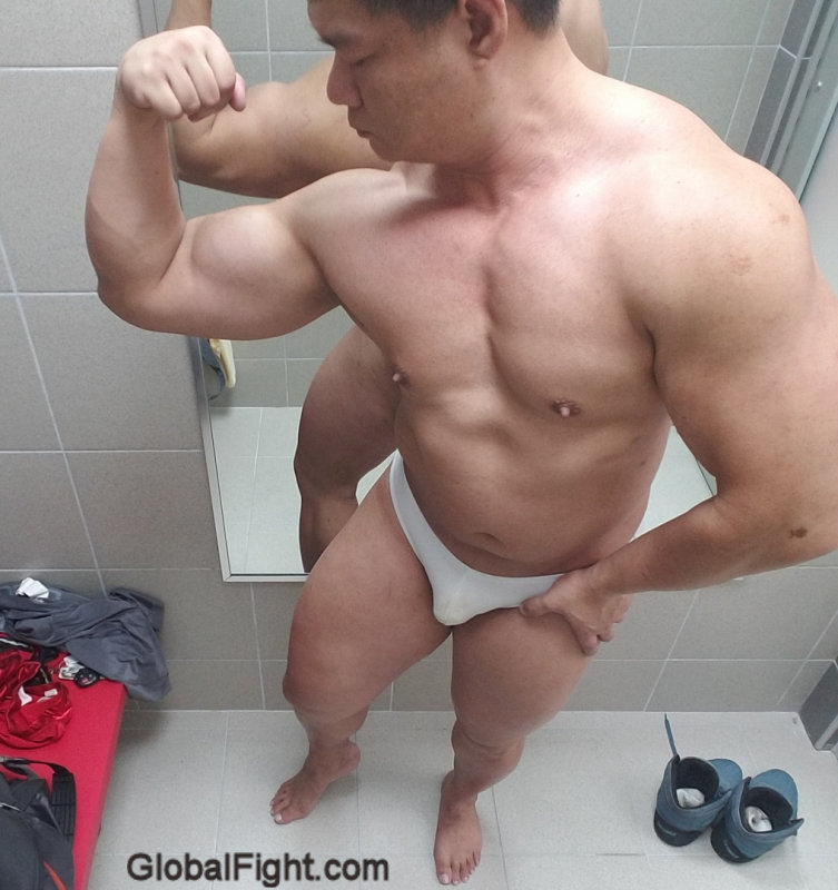 huge asian bodybuilder.jpg