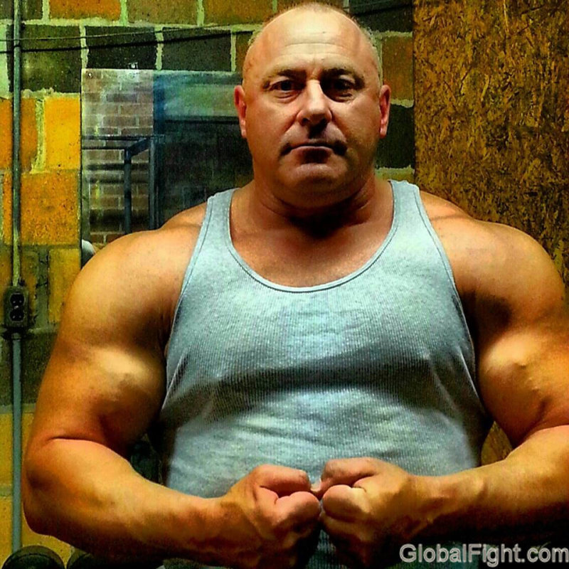 huge musclejock hot daddy.jpg