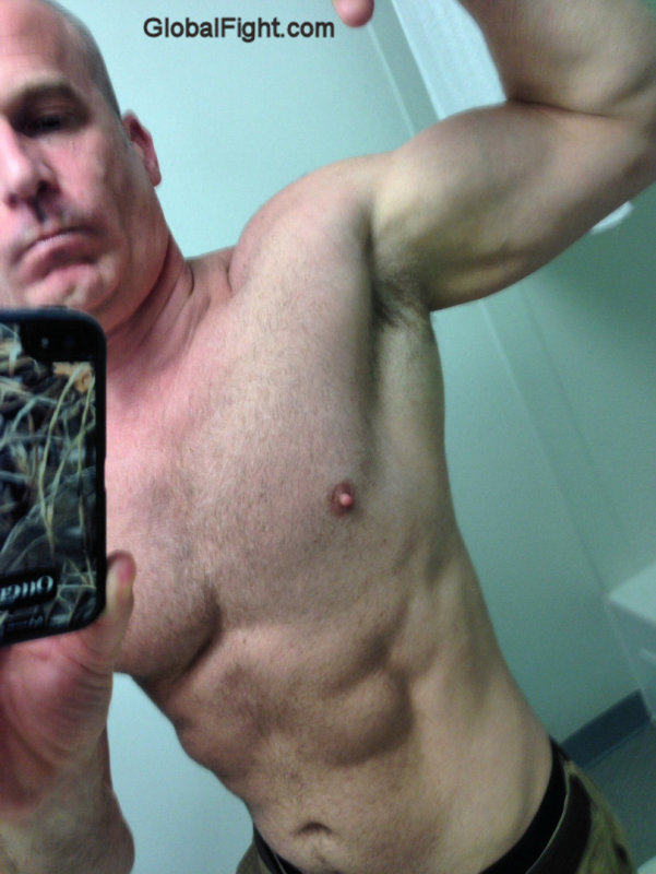 muscle guys seeking buddies.jpg