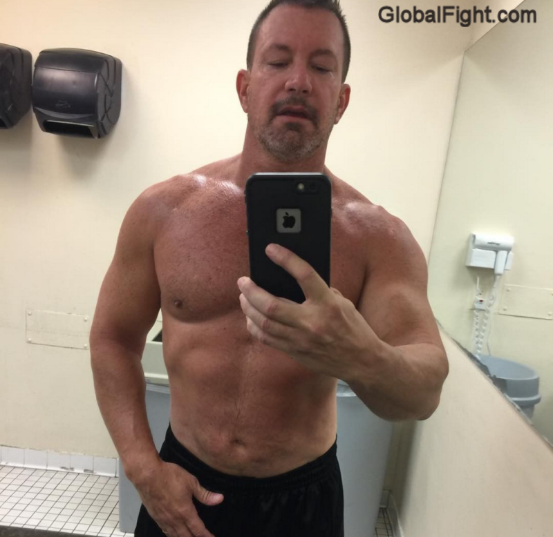 musclemen selfies gallery.PNG