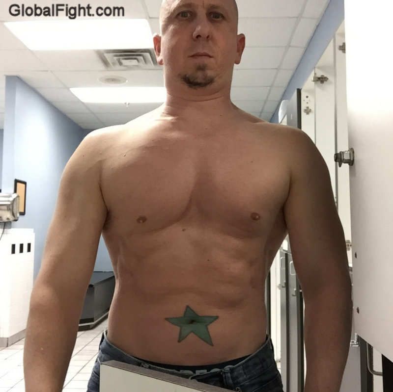 no shirt gym lockerroom.jpg