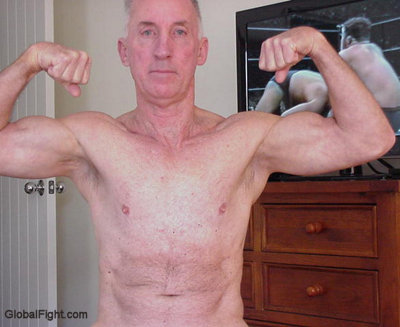 hot silverdaddie flexing.jpg