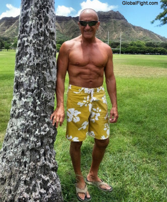 daddie showing abs hawaii.jpg