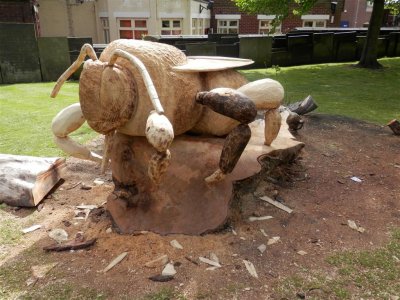 Bee carved from fallen oak tree, Chesterfield Church