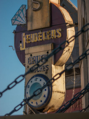 Old Jewelers Neon Sign