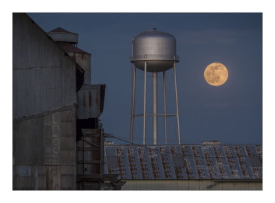 Indianola Watertower Moonrise 02.jpg