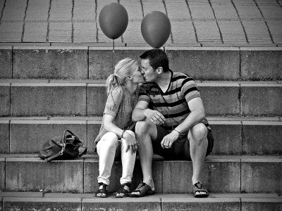 Balloon kiss